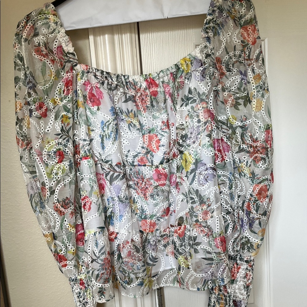Alice + Olivia White Floral Puff Sleeve Blouse